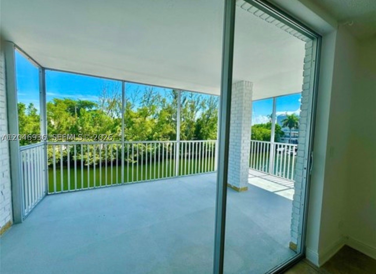EASTERN SHORES WHITE HOUS - Residential