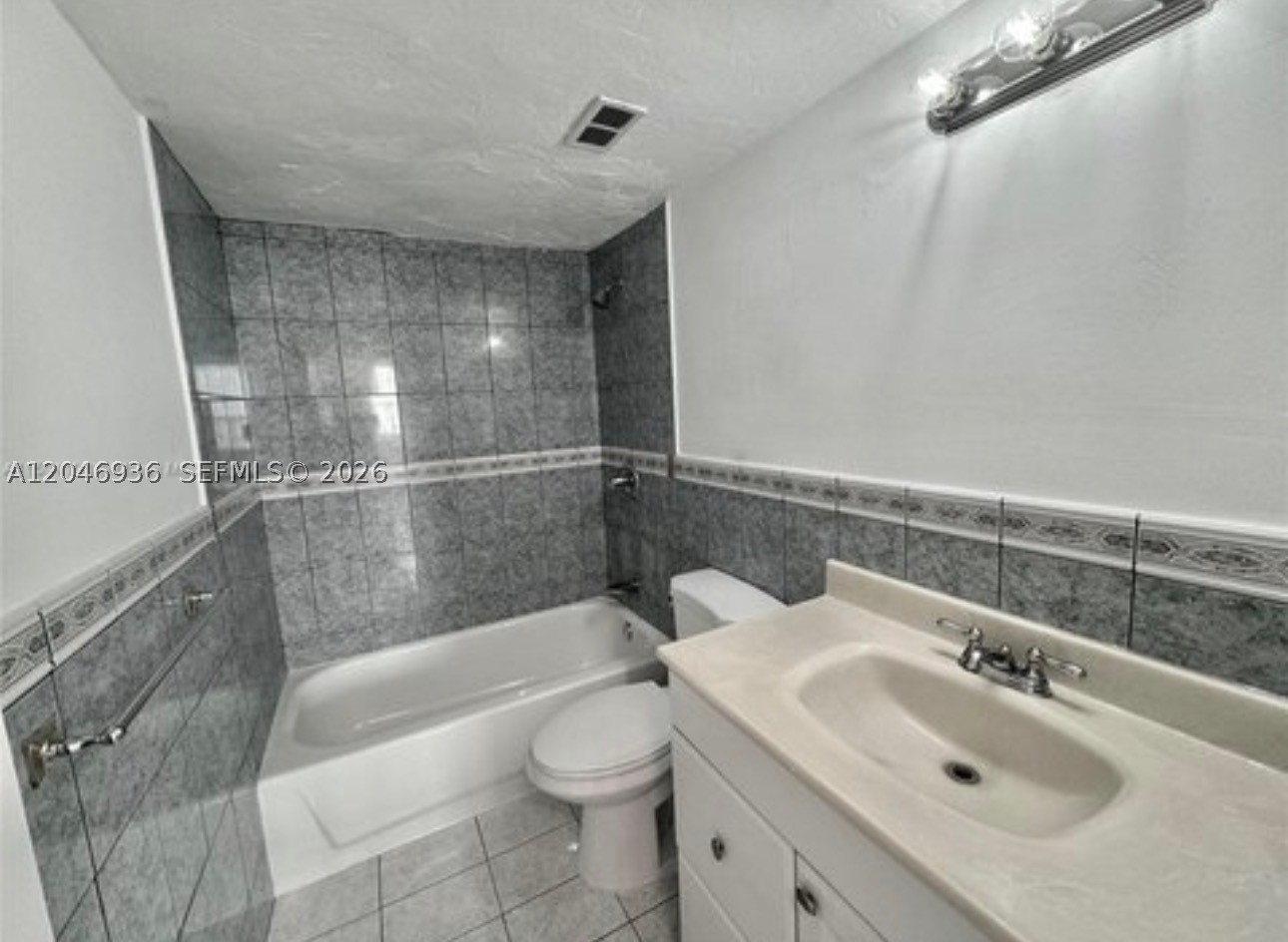 EASTERN SHORES WHITE HOUS - Residential