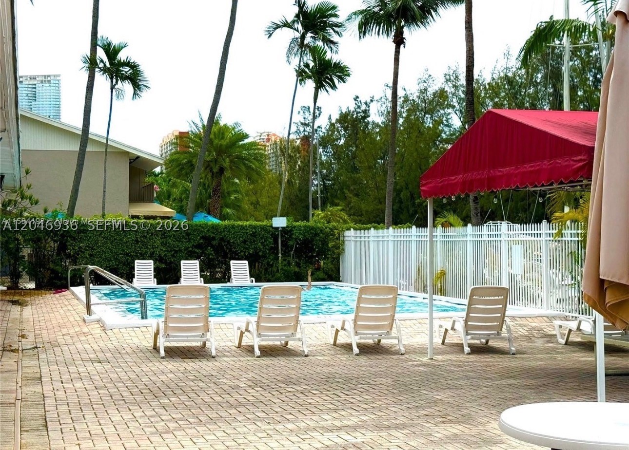 EASTERN SHORES WHITE HOUS - Residential