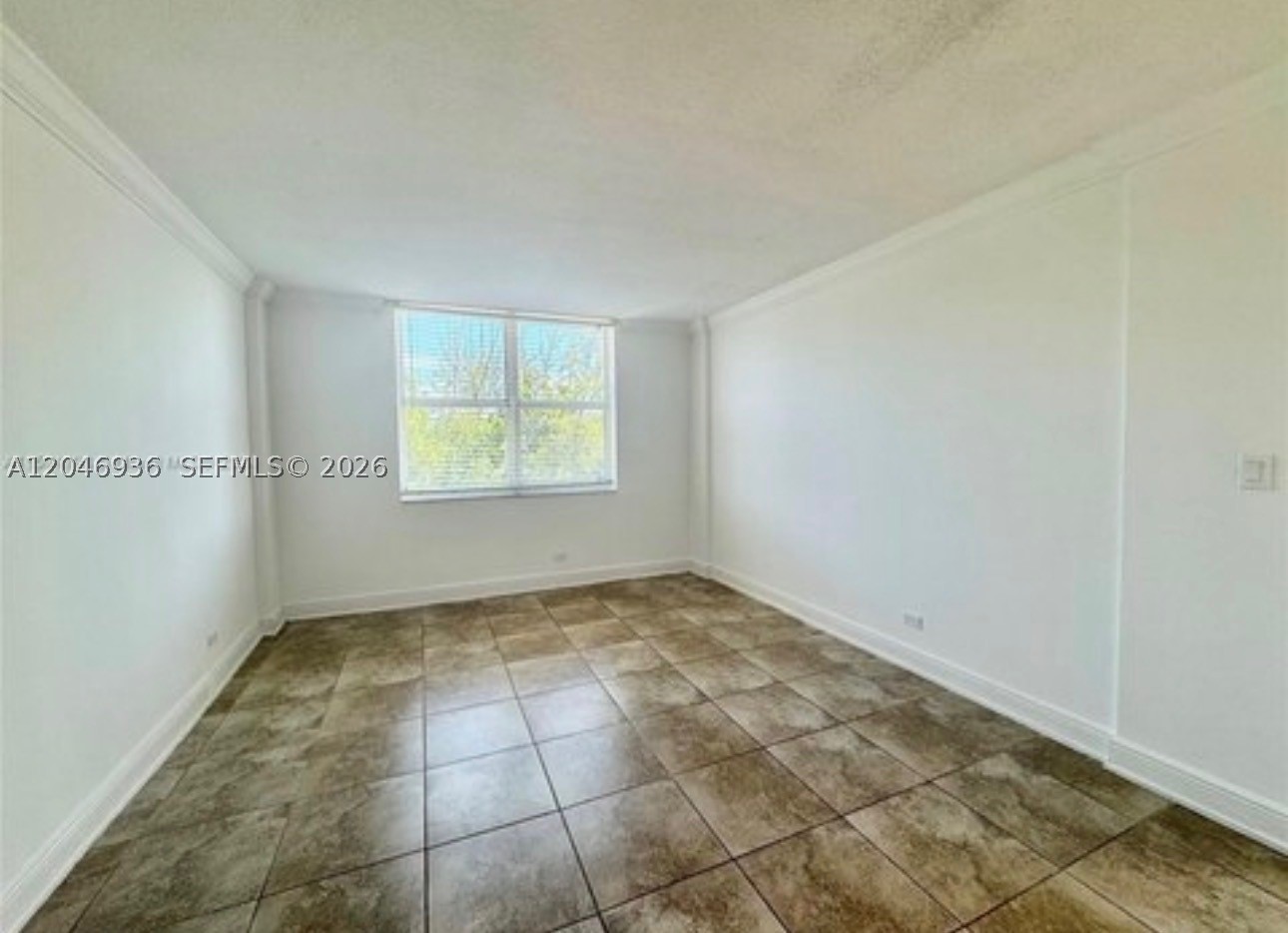 EASTERN SHORES WHITE HOUS - Residential