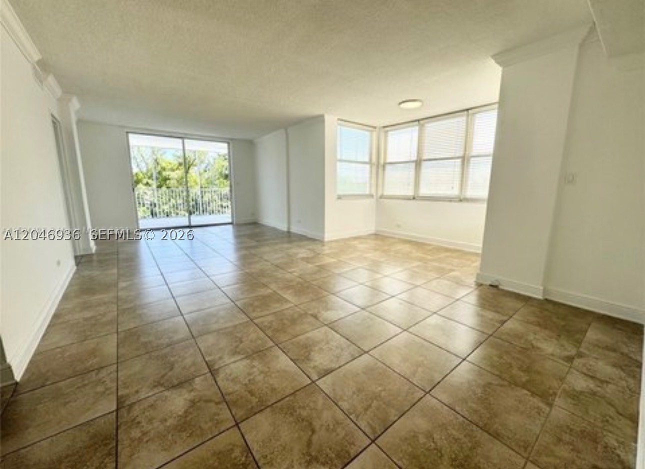 EASTERN SHORES WHITE HOUS - Residential
