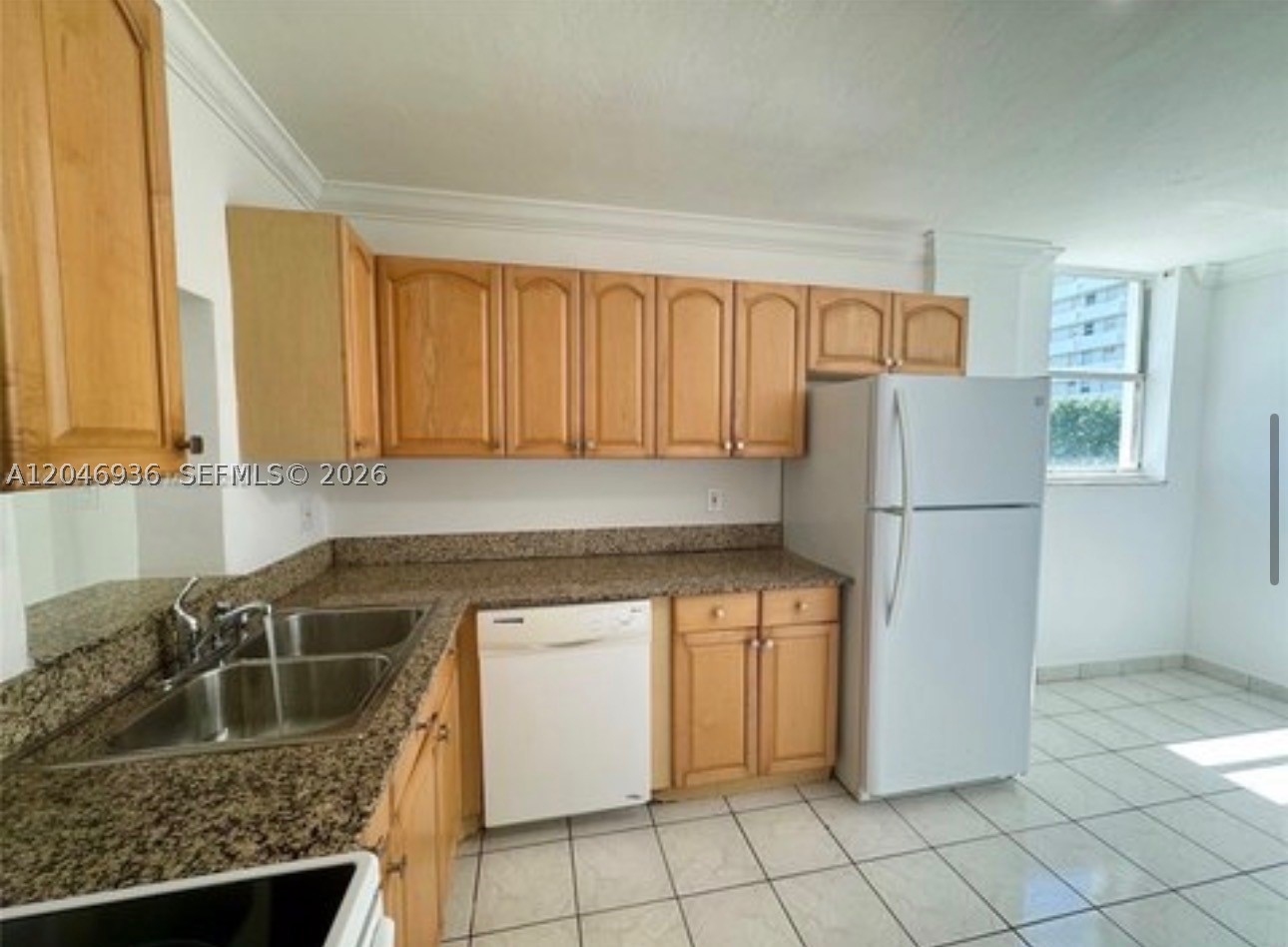 EASTERN SHORES WHITE HOUS - Residential