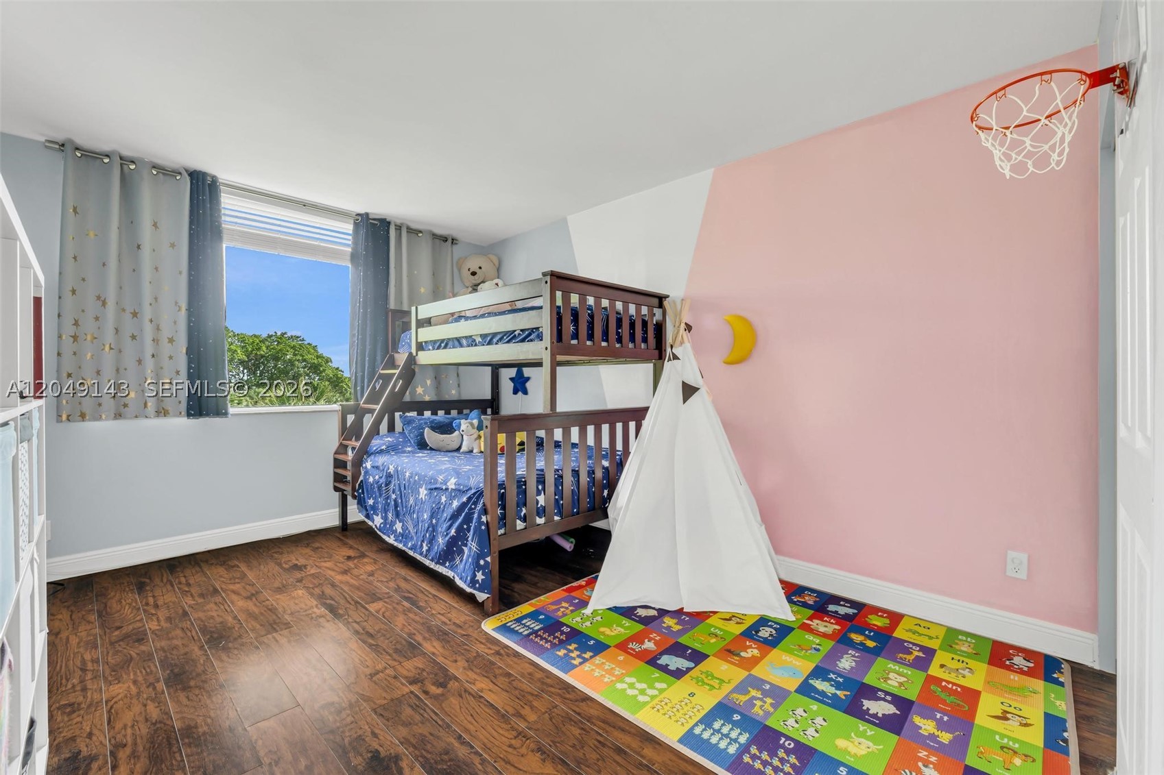 HILLCREST EAST NO 25 COND - Residential