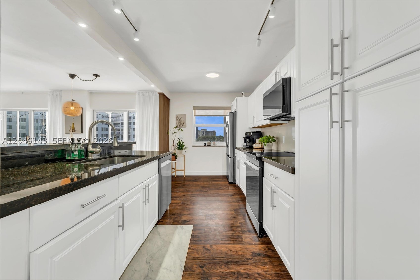 HILLCREST EAST NO 25 COND - Residential