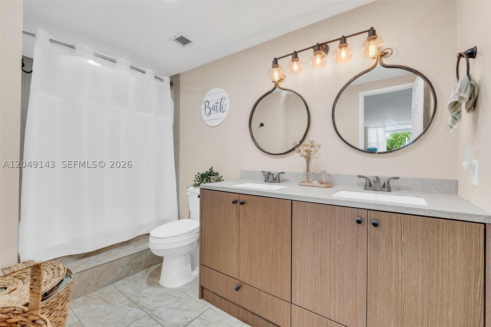 HILLCREST EAST NO 25 COND - Residential