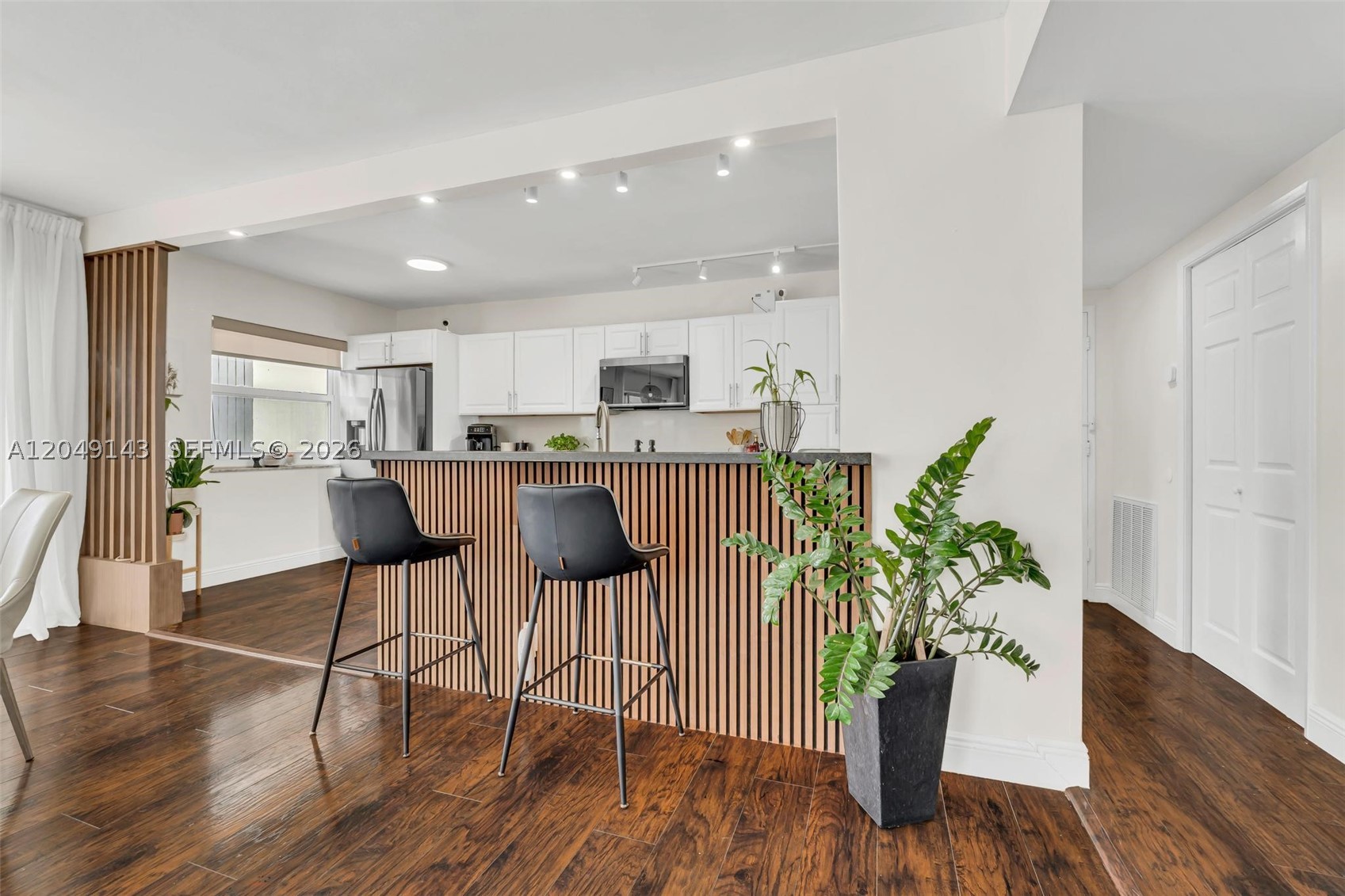 HILLCREST EAST NO 25 COND - Residential