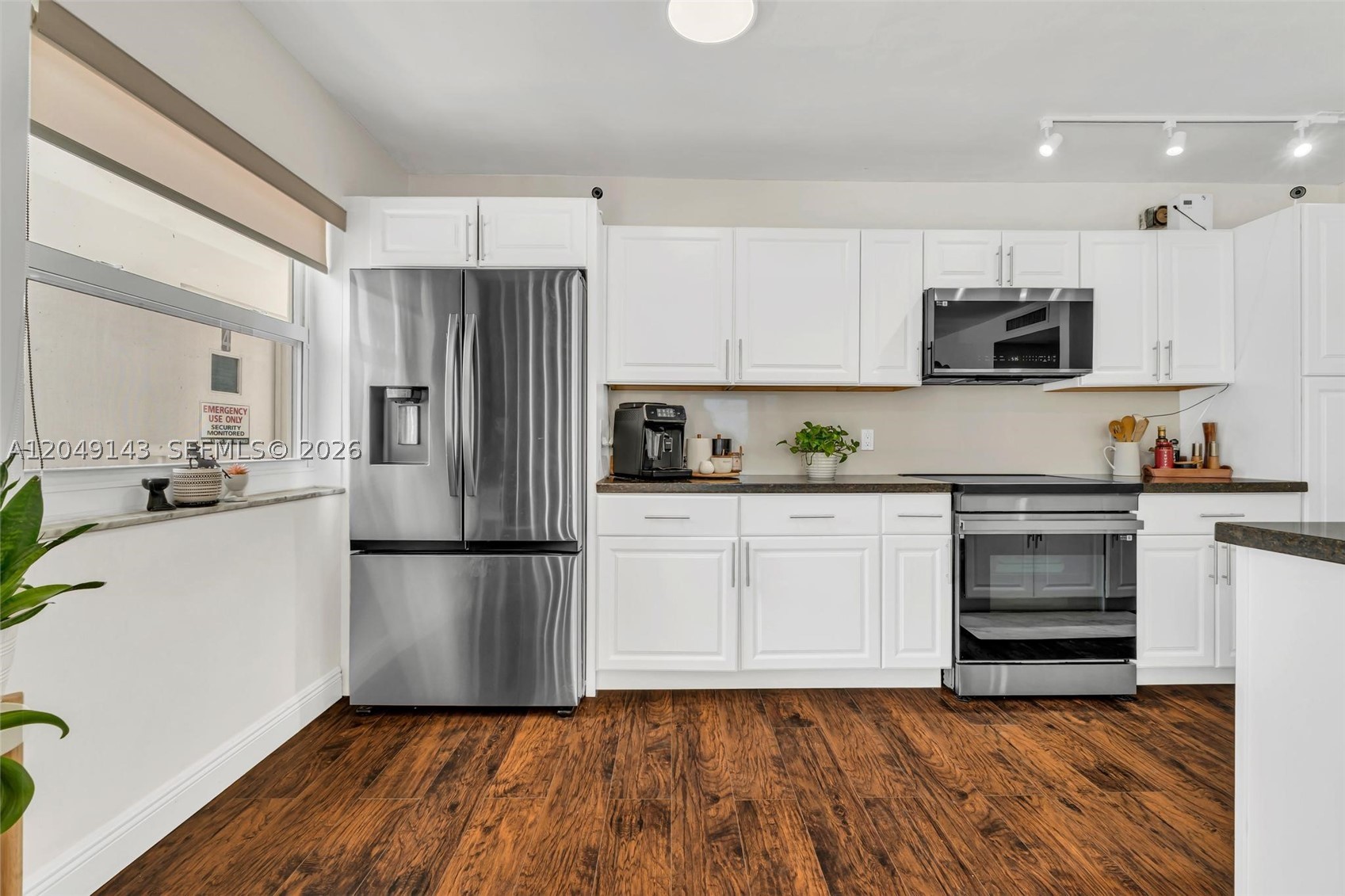 HILLCREST EAST NO 25 COND - Residential