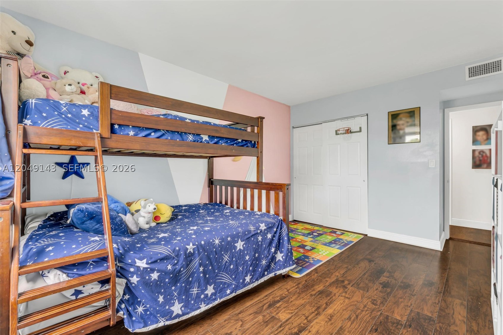 HILLCREST EAST NO 25 COND - Residential