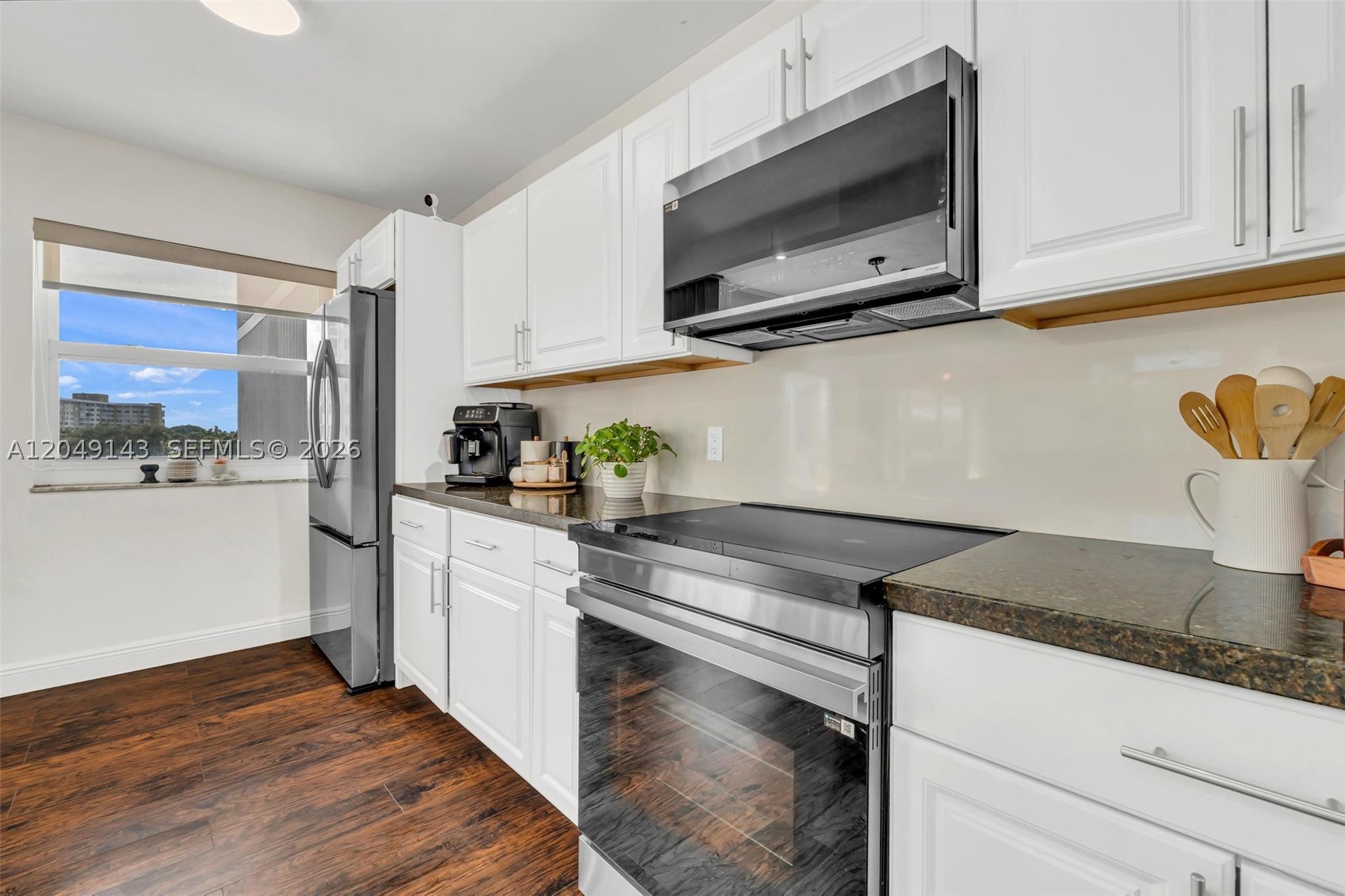 HILLCREST EAST NO 25 COND - Residential