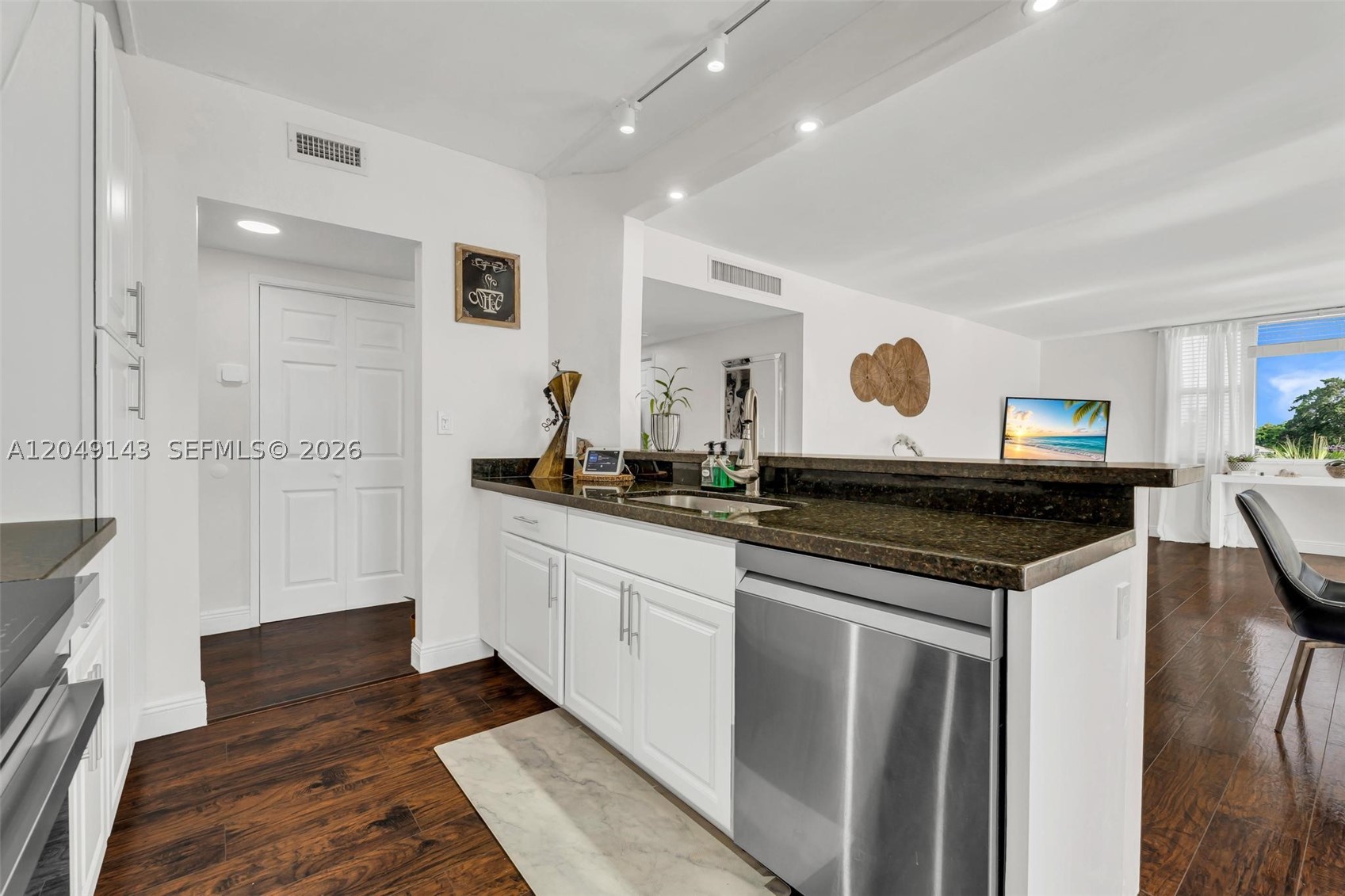HILLCREST EAST NO 25 COND - Residential