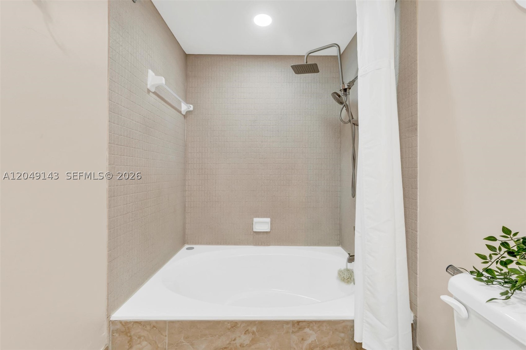 HILLCREST EAST NO 25 COND - Residential