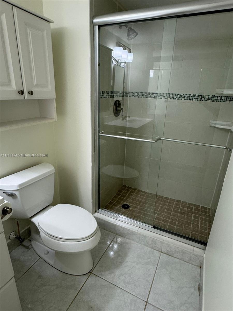 RACQUET CLUB APARTMENTS A - Residential Lease