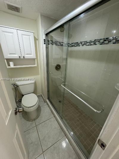 RACQUET CLUB APARTMENTS A - Residential Lease