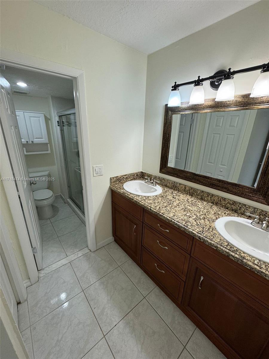 RACQUET CLUB APARTMENTS A - Residential Lease
