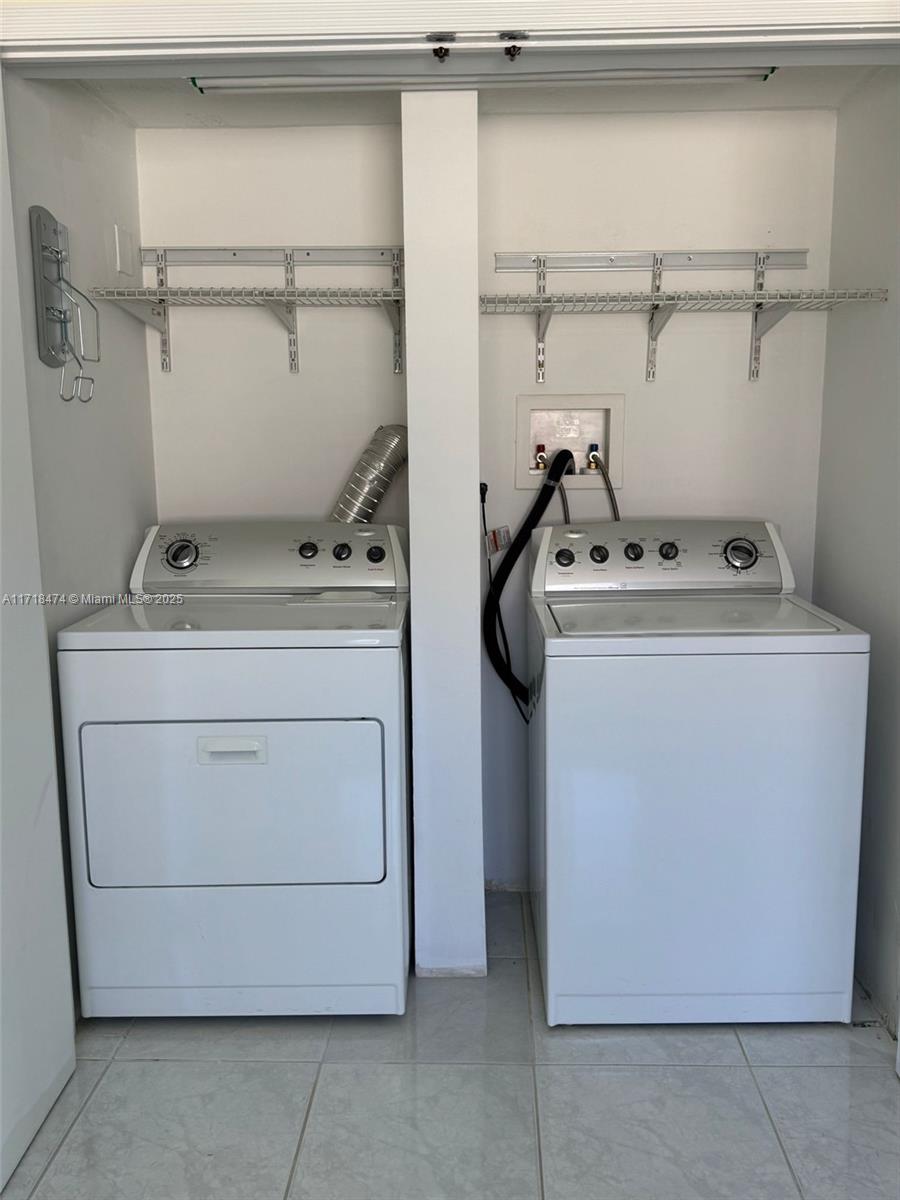 RACQUET CLUB APARTMENTS A - Residential Lease