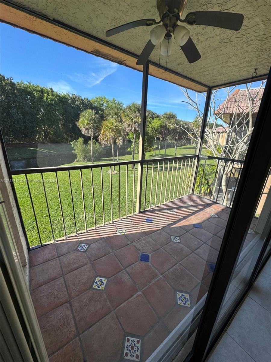 FOR RENT 2 BEDROOM/2 BATHROOM PRIVATE CORNER UNIT WITH WATER VIEW. GREAT SCHOOLS AND BONAVENTURE TOWNCENTER WHICH INCLUDES POOL, TENNIS, BOWLING, SKATING, BILLIARDS, EXERCISE ROOM, BASKETBALL, CLUBHOUSE,,,,,LOCATION,,LOCATION