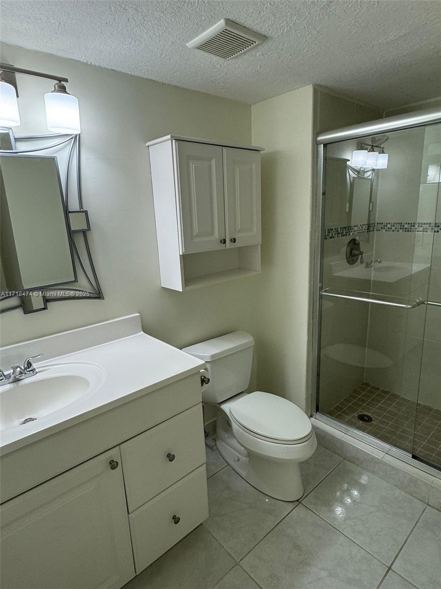 RACQUET CLUB APARTMENTS A - Residential Lease