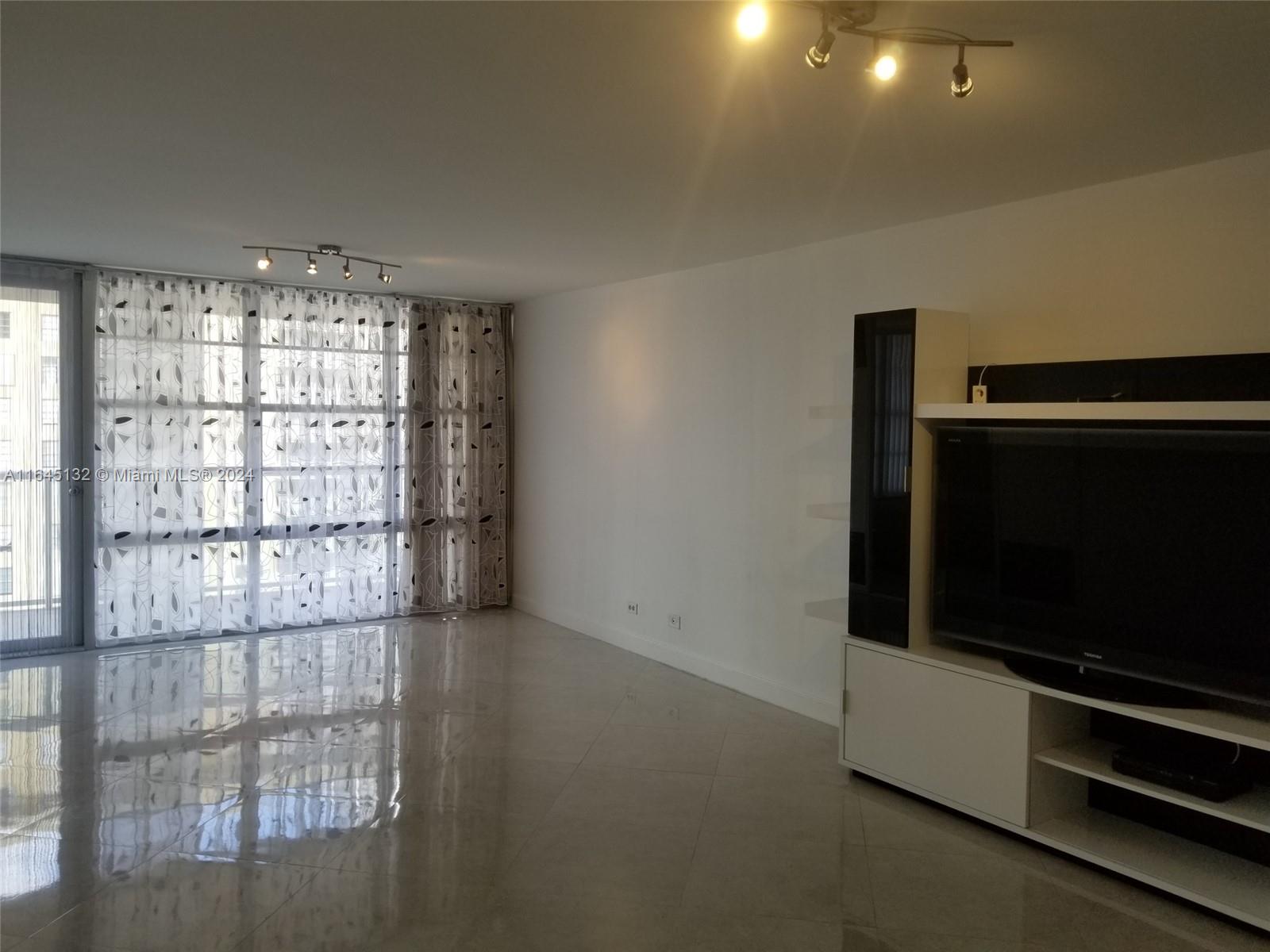 WINSTON TOWER 300 CONDO - Residential Lease