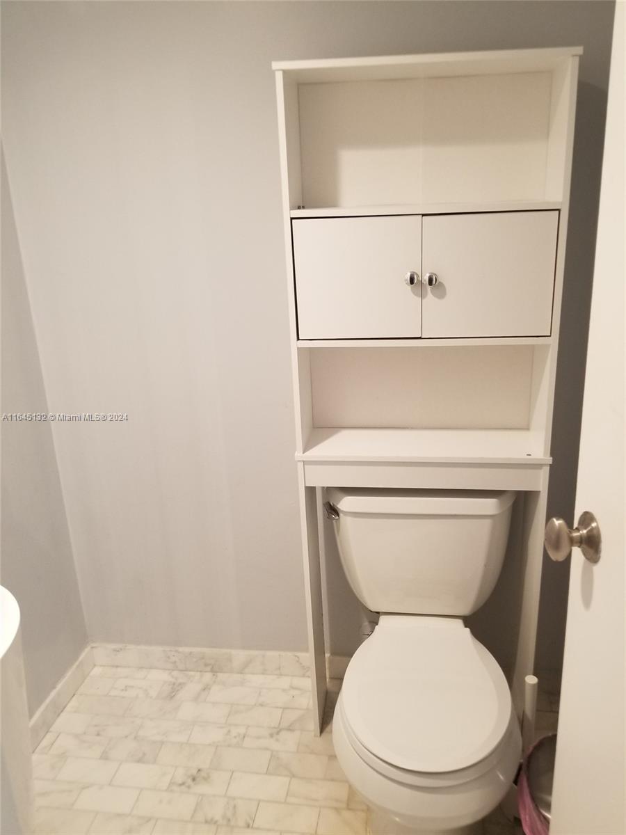 WINSTON TOWER 300 CONDO - Residential Lease
