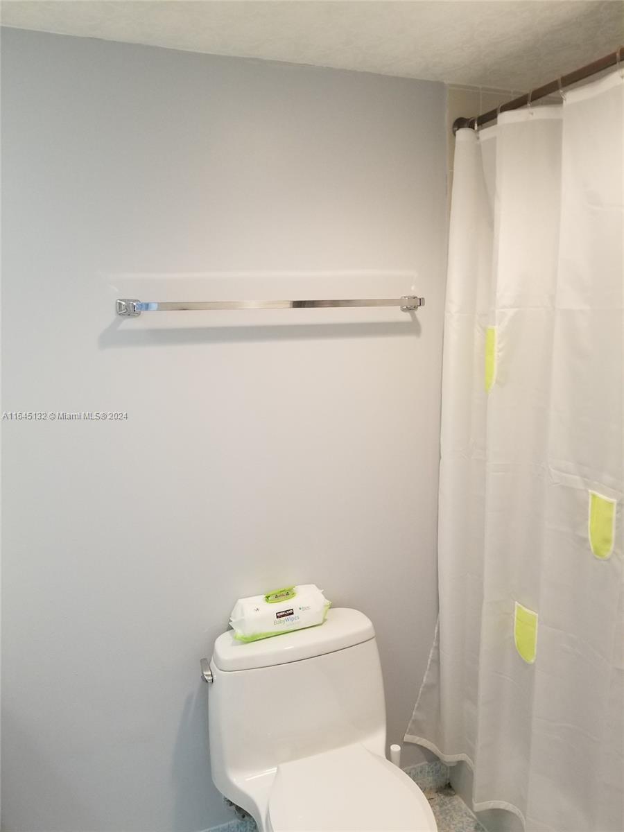 WINSTON TOWER 300 CONDO - Residential Lease