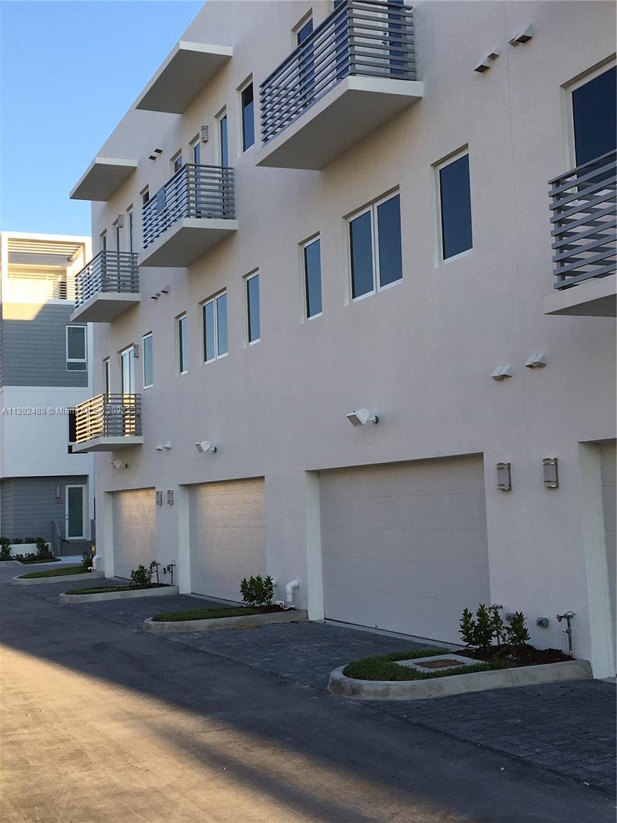CONTEMPO TOWNHOMES - Residential Lease