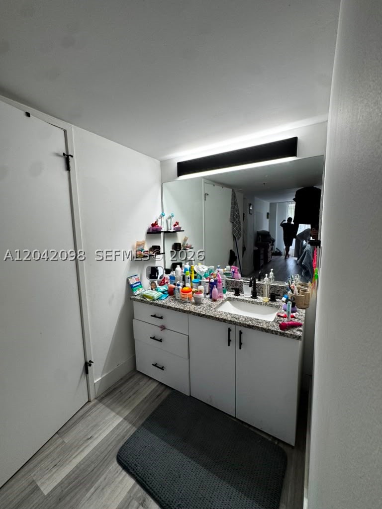 WINSTON TOWERS 600 CONDO - Residential