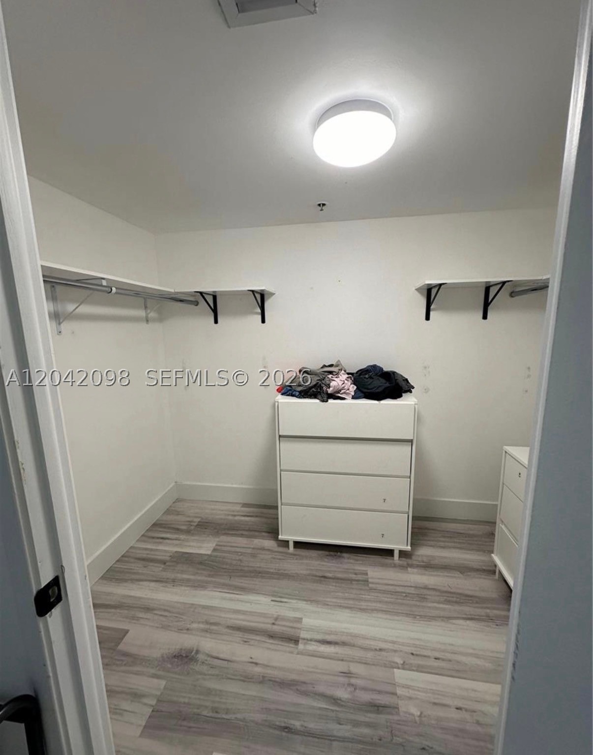 WINSTON TOWERS 600 CONDO - Residential