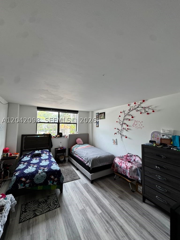 WINSTON TOWERS 600 CONDO - Residential