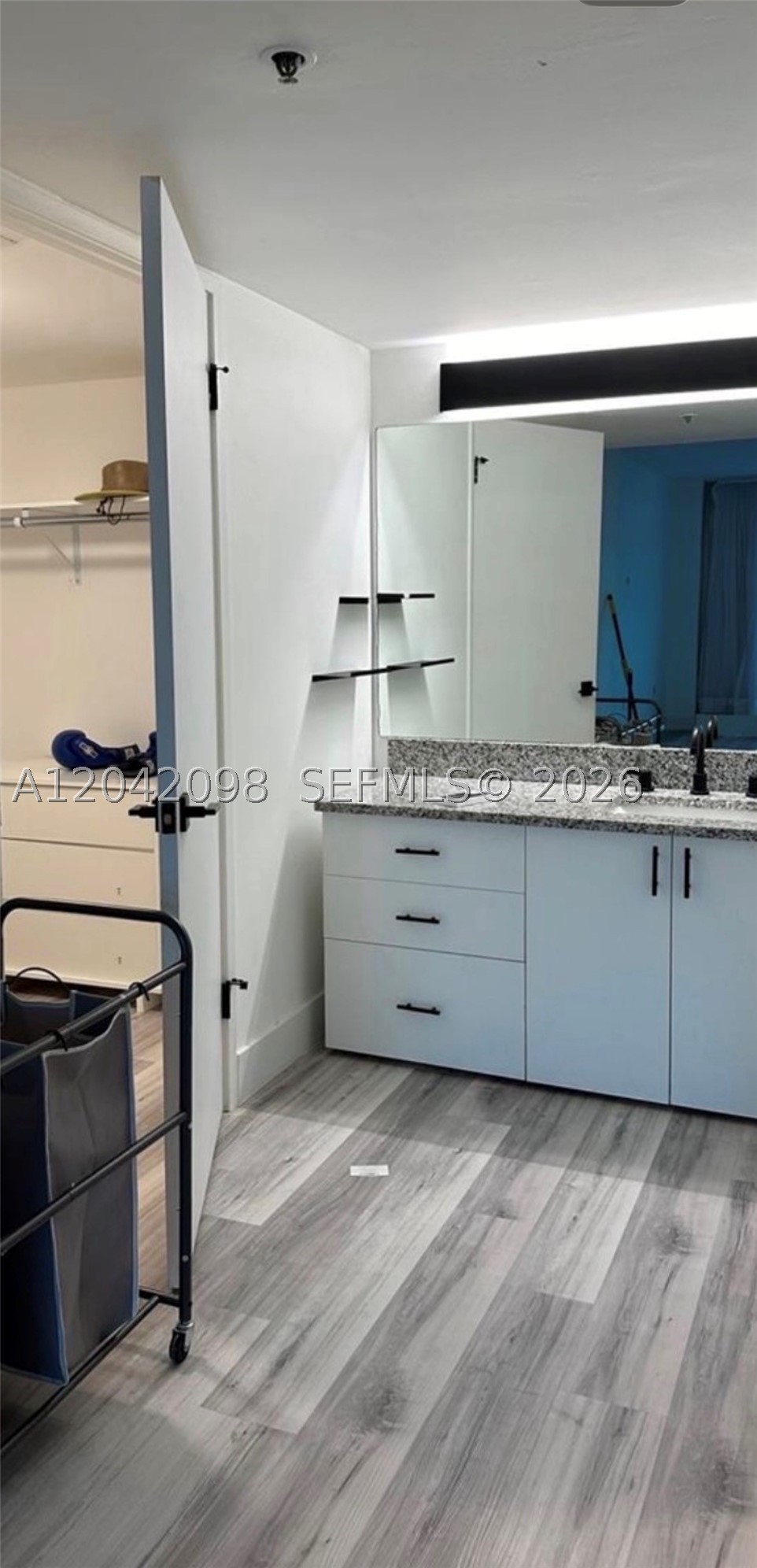 WINSTON TOWERS 600 CONDO - Residential