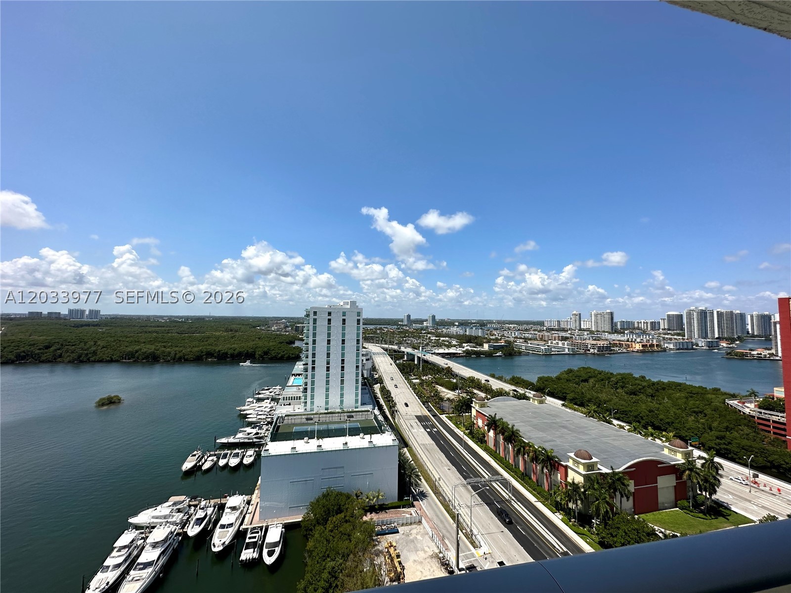 PARQUE TOWERS CONDO - Residential