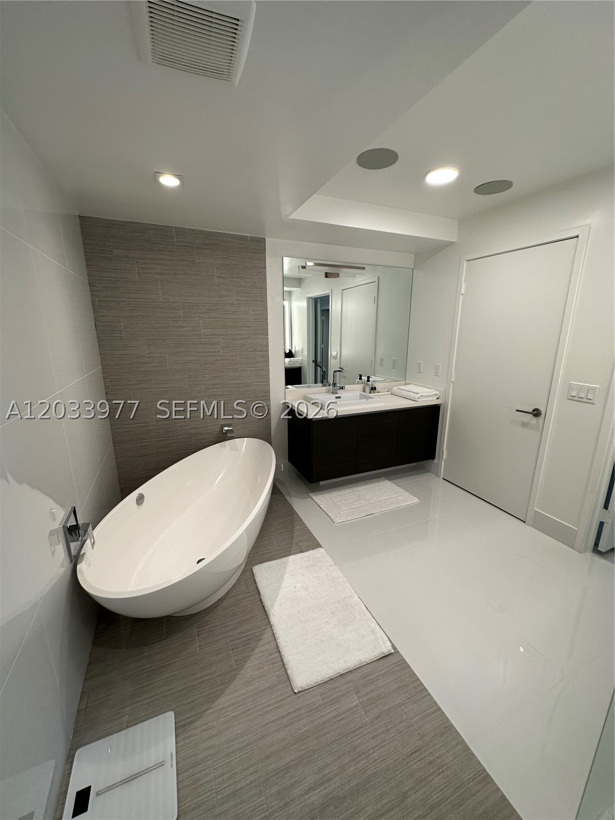 PARQUE TOWERS CONDO - Residential