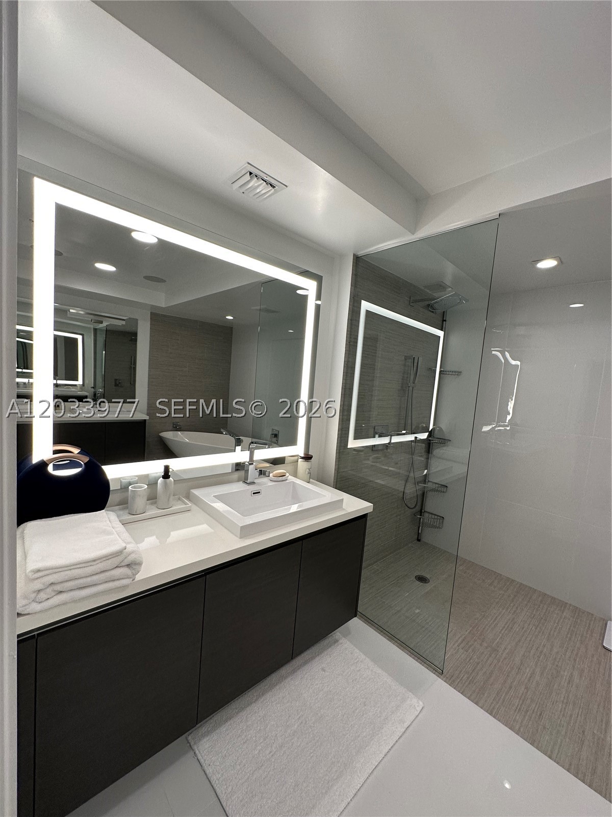 PARQUE TOWERS CONDO - Residential