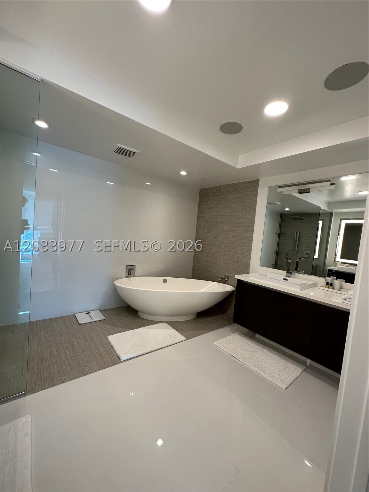 PARQUE TOWERS CONDO - Residential