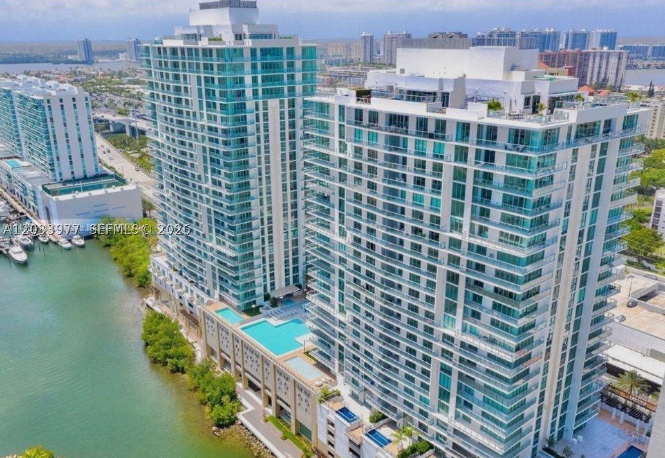 PARQUE TOWERS CONDO - Residential