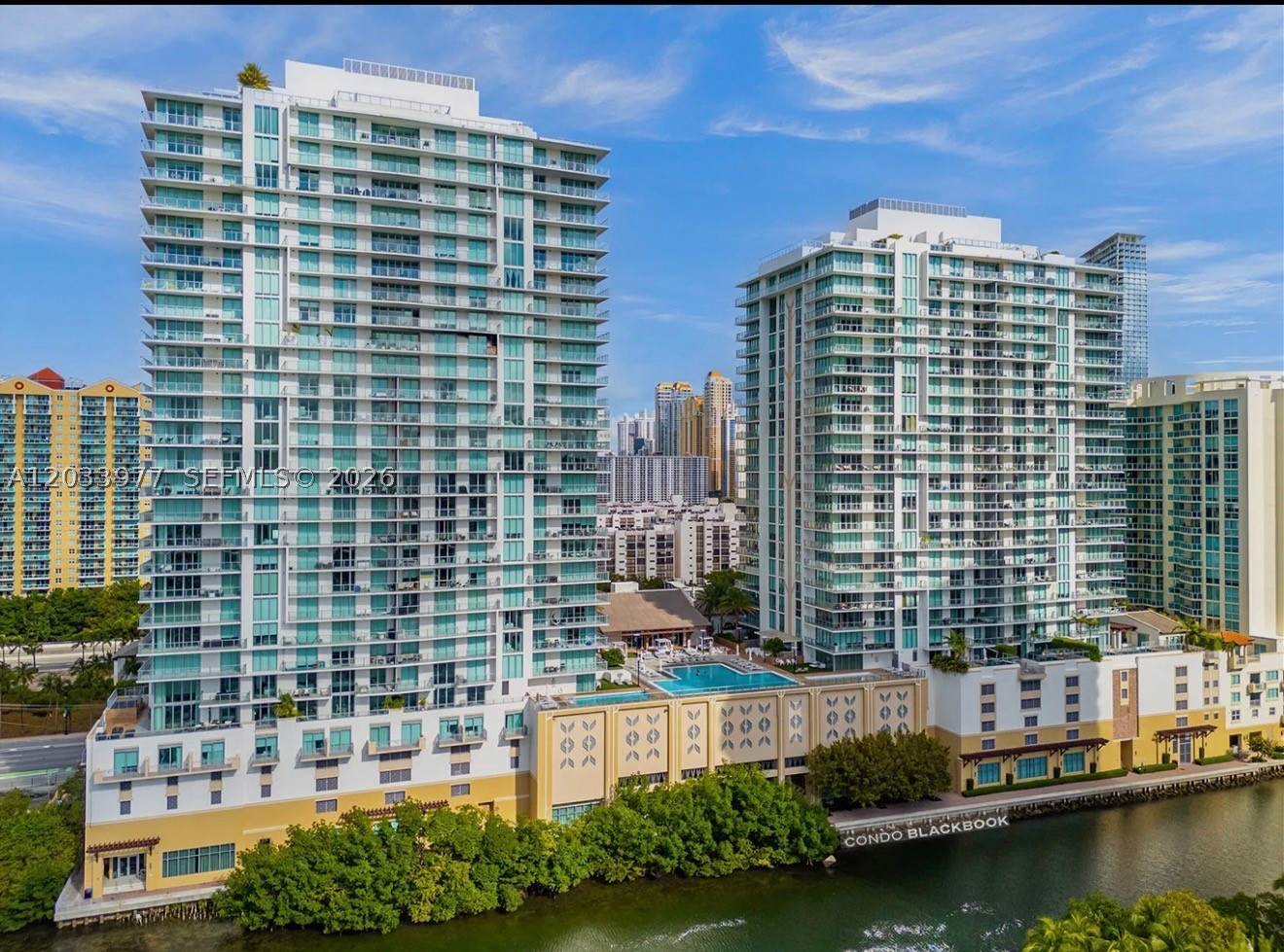PARQUE TOWERS CONDO - Residential
