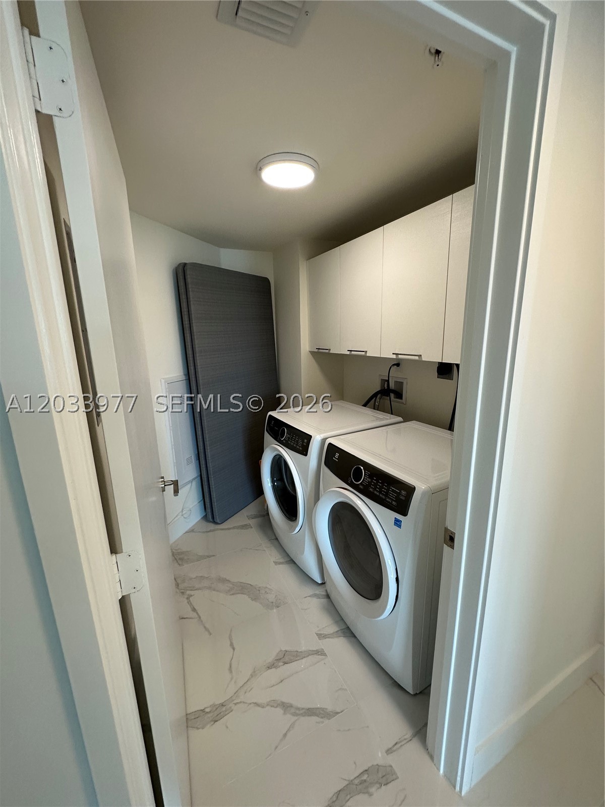 PARQUE TOWERS CONDO - Residential