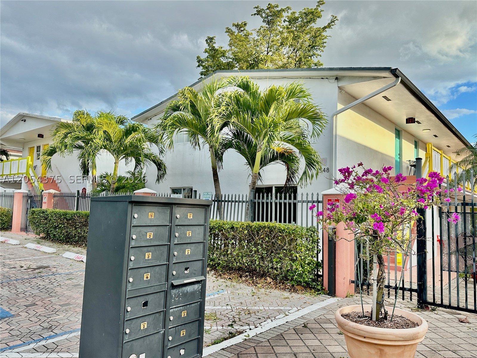 RIVERSIDE CONDO - Residential Lease