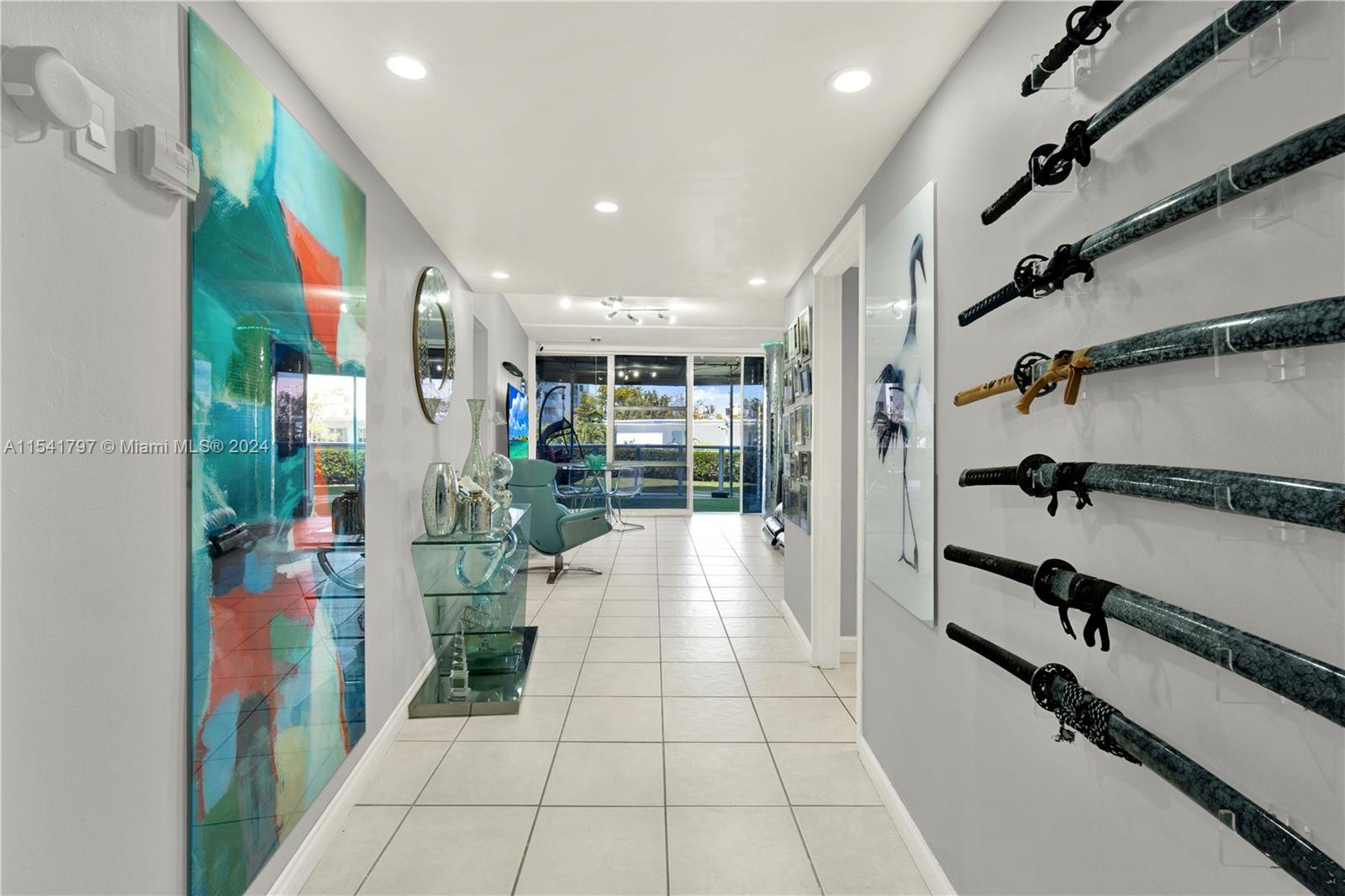 KING COLE CONDO - Residential