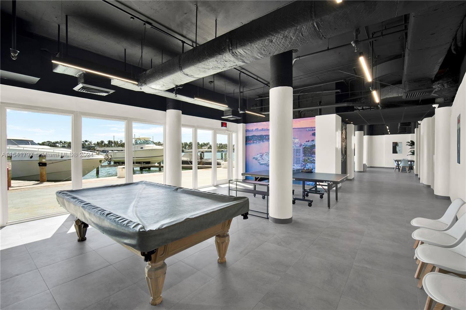 KING COLE CONDO - Residential