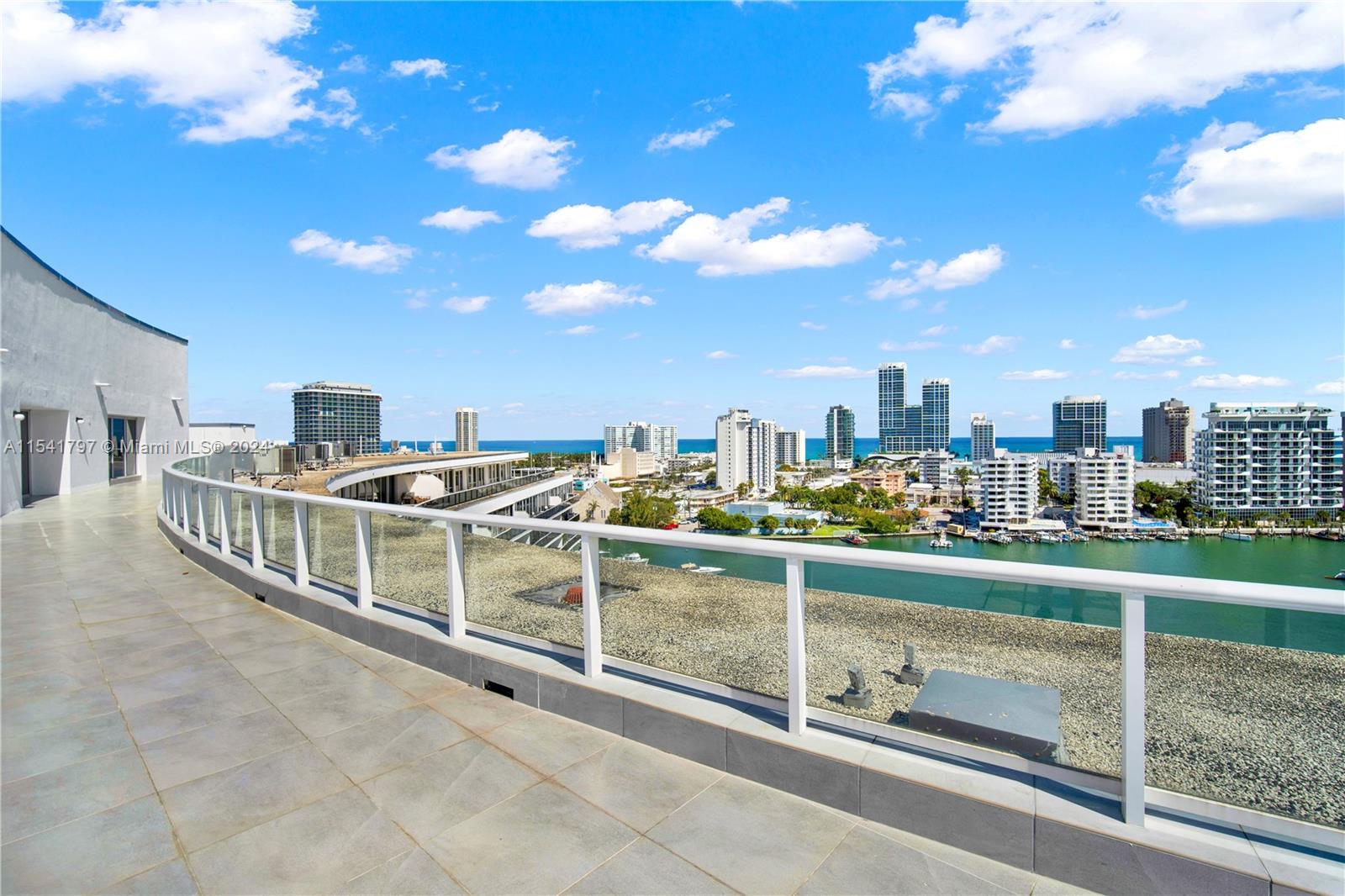 KING COLE CONDO - Residential