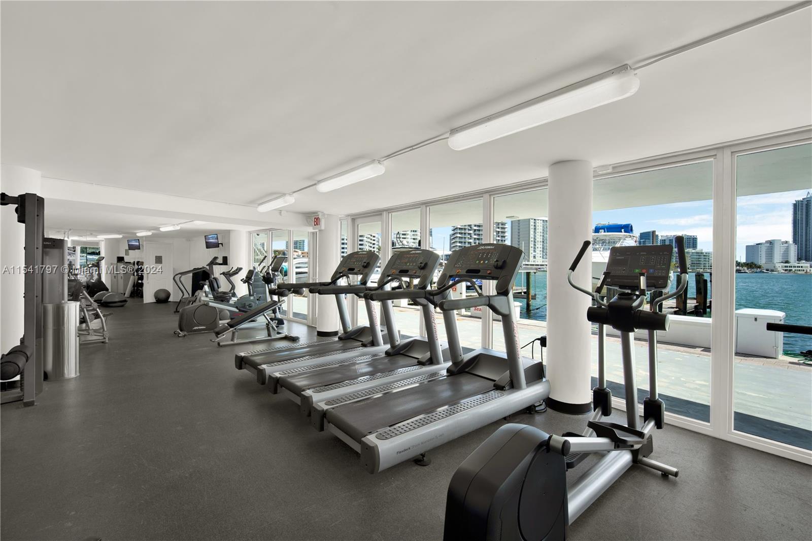 KING COLE CONDO - Residential