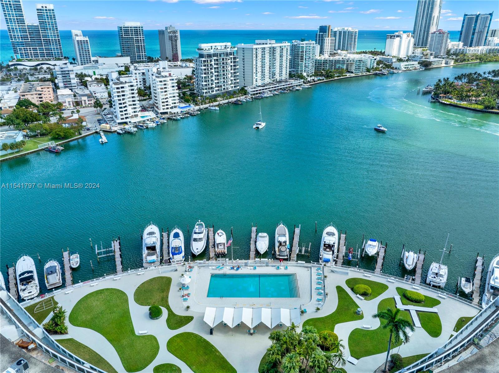 KING COLE CONDO - Residential