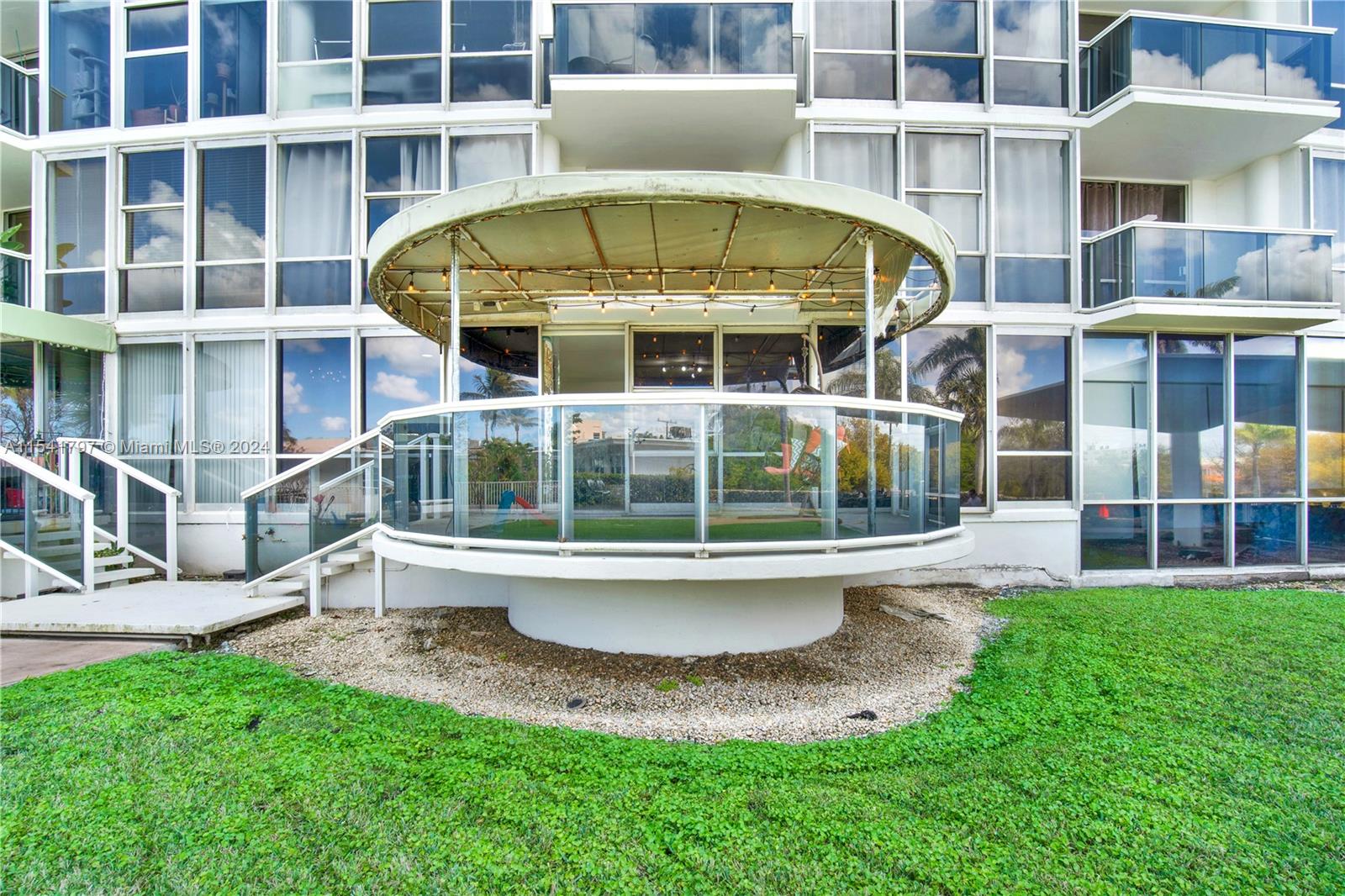 KING COLE CONDO - Residential