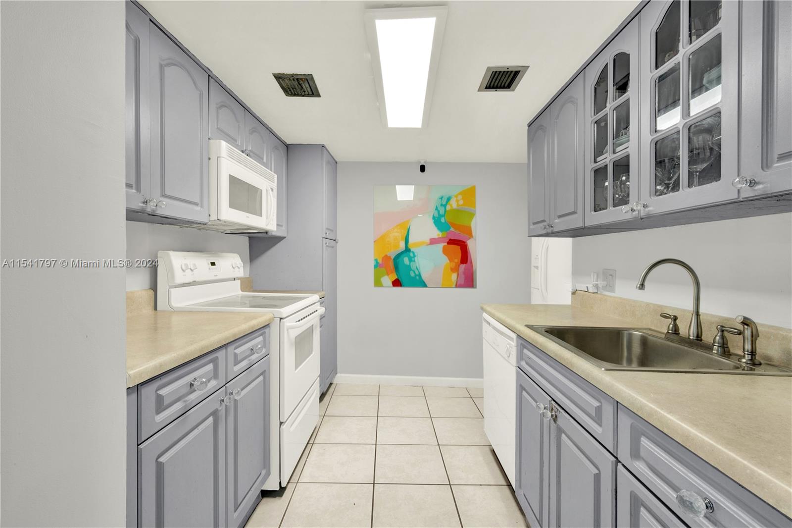KING COLE CONDO - Residential
