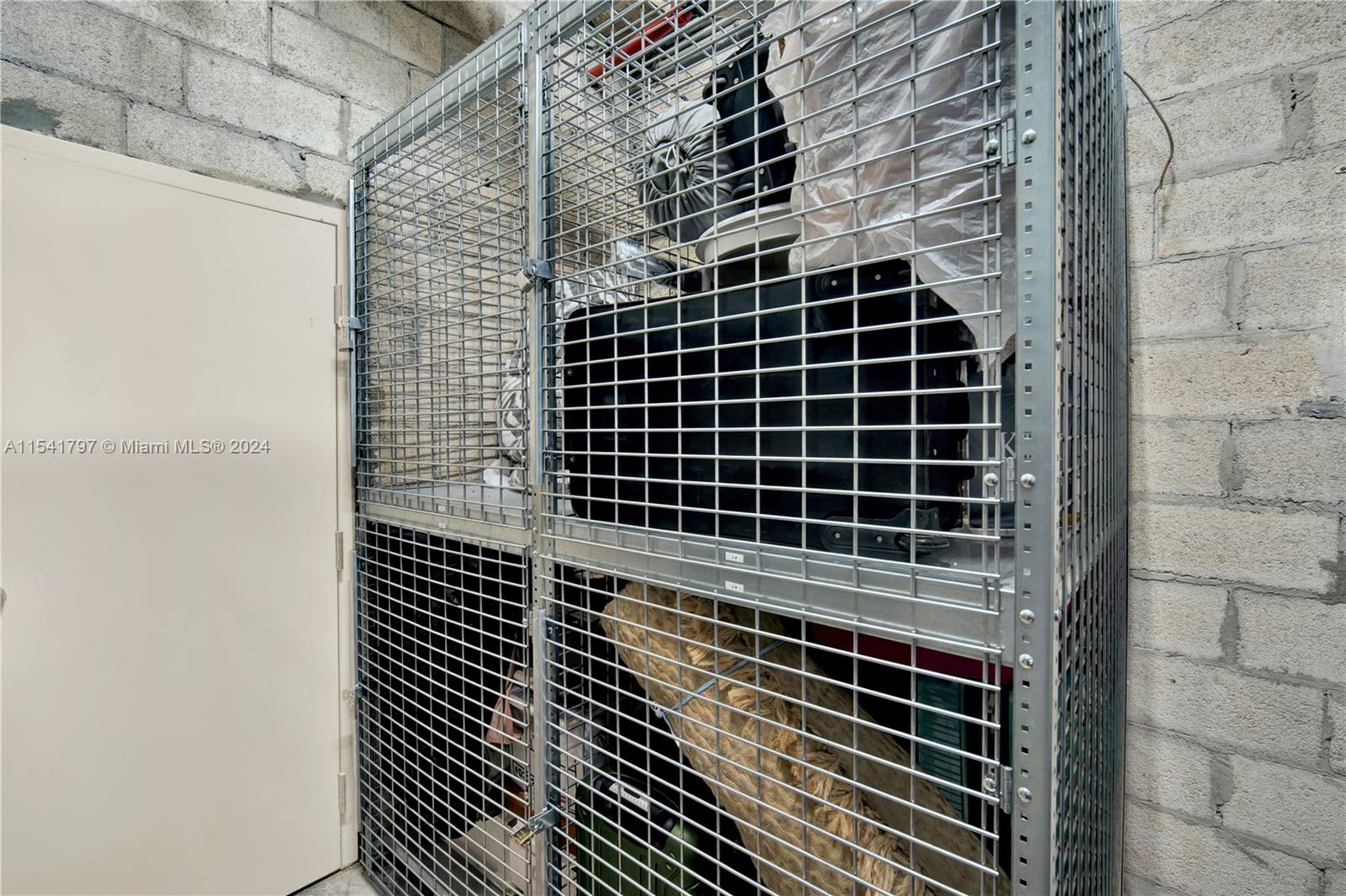 KING COLE CONDO - Residential