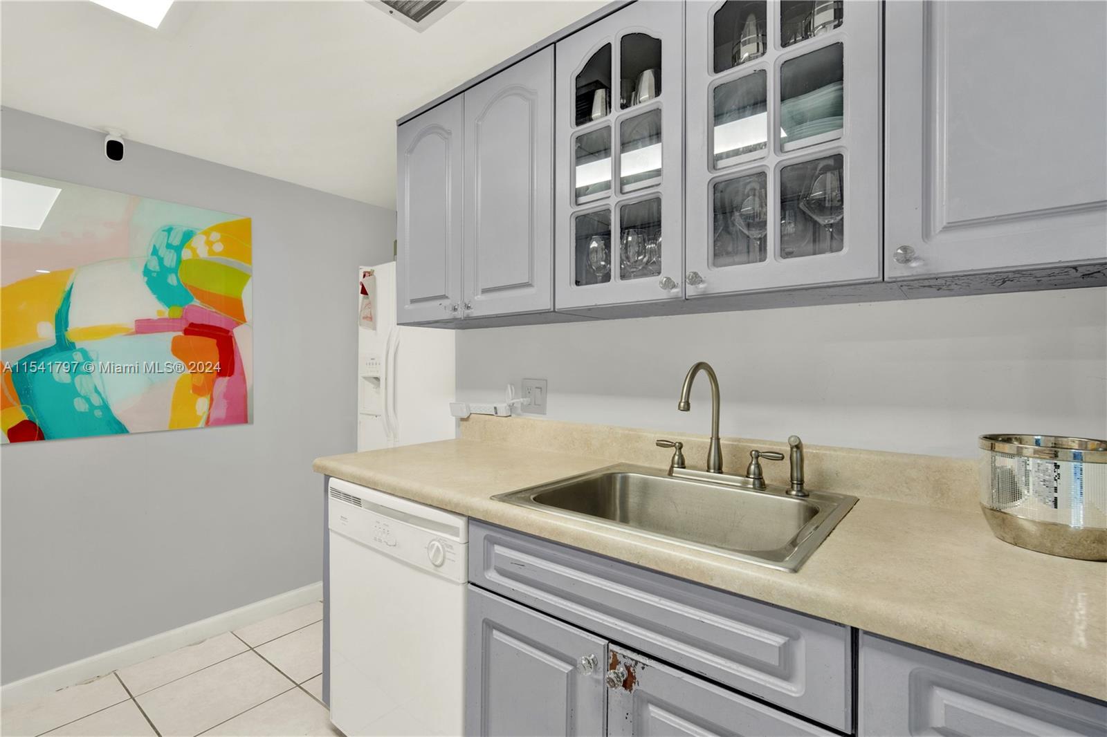 KING COLE CONDO - Residential