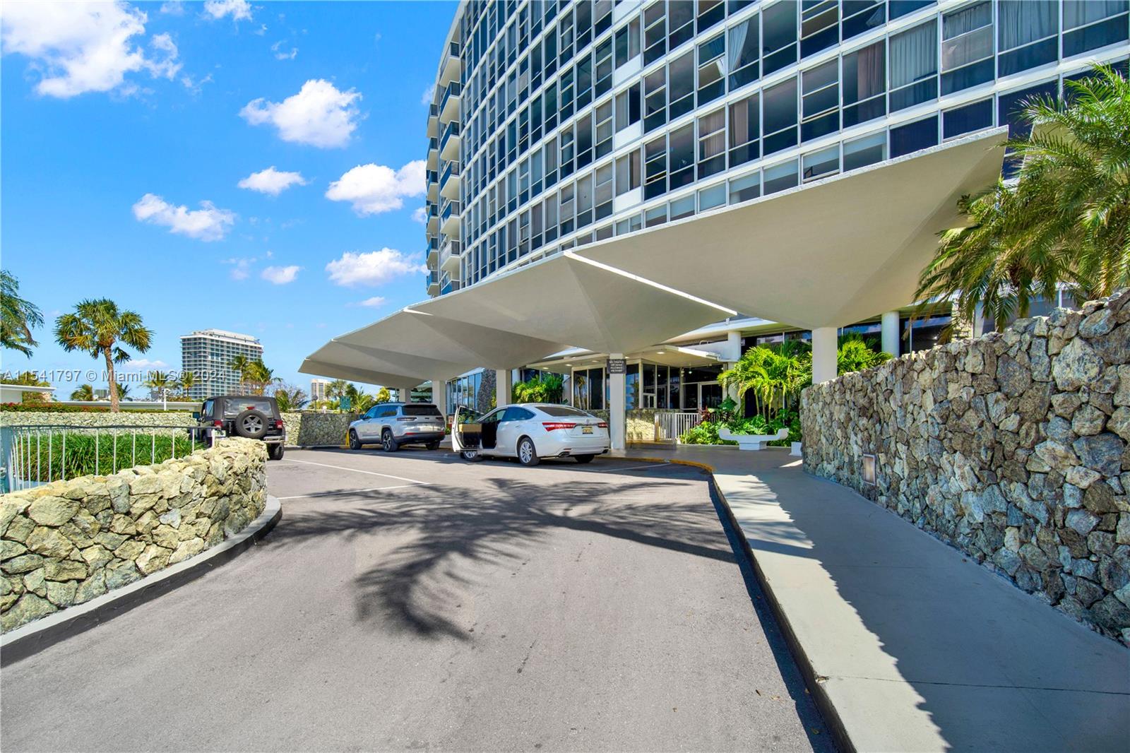 KING COLE CONDO - Residential
