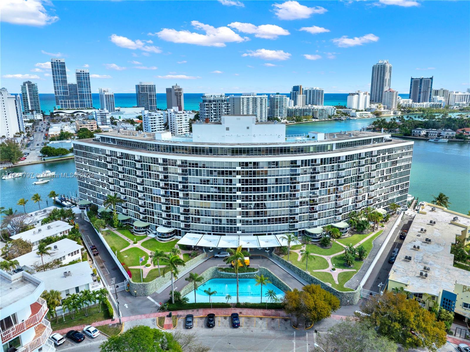 KING COLE CONDO - Residential