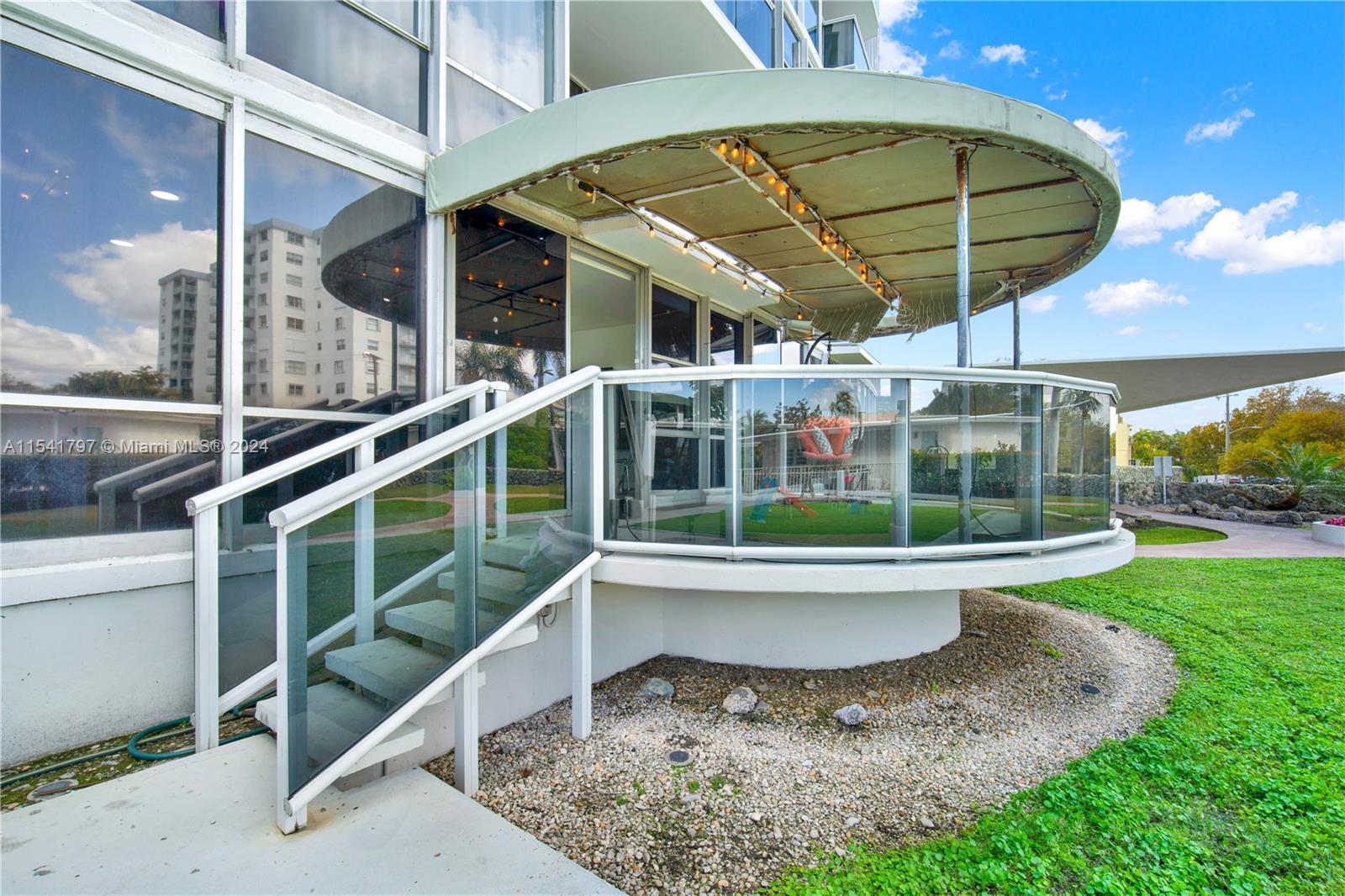 KING COLE CONDO - Residential