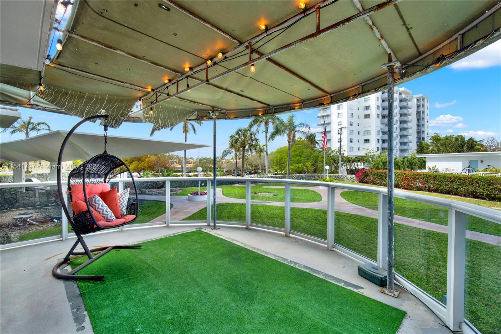 KING COLE CONDO - Residential